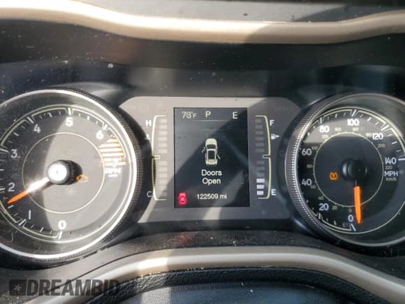 ✅ 2017 Jeep Cherokee Latitude • VIN: 1C4PJMCB8HW646850 • Lot: 84464355. Wystawiony na Copart z przebiegiem 122 509 mil. Bezpłatny archiwum sprzedaży aukcyjnych z USA i szczegółowy raport historii pojazdu na DreamBid. Zdjęcie 9.