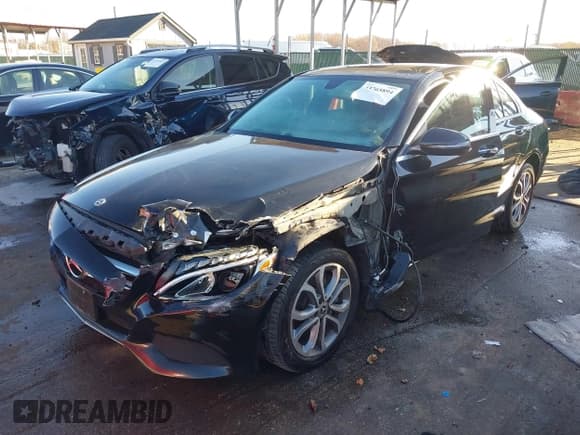 ✅ 2017 Mercedes-Benz C 300 • VIN: 55SWF4KB5HU221846 • Lot: 43765894. Wystawiony na IAAI z przebiegiem 99 367 mil. Bezpłatny archiwum sprzedaży aukcyjnych z USA i szczegółowy raport historii pojazdu na DreamBid. Zdjęcie 2.