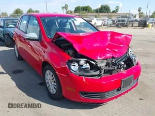 ✅ 2013 Volkswagen Golf • VIN: WVWDB7AJ5DW030996 • Lot: 43184985. Wystawiony na IAAI z przebiegiem 113 087 mil. Bezpłatny archiwum sprzedaży aukcyjnych z USA i szczegółowy raport historii pojazdu na DreamBid. Zdjęcie 1.