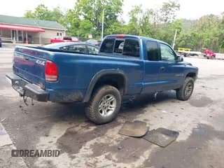 ✅ 2002 Dodge Dakota • VIN: 1B7GG12X62S641705 • Lot: 42435567. Wystawiony na IAAI z przebiegiem 176 930 mil. Bezpłatny archiwum sprzedaży aukcyjnych z USA i szczegółowy raport historii pojazdu na DreamBid. Zdjęcie 4.