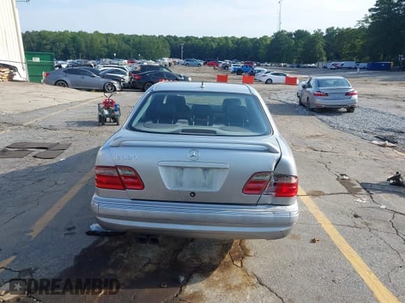 ✅ 2002 Mercedes-Benz E 320 • VIN: WDBJF65J22B489630 • Lot: 42787841. Listed on IAAI with 219,721 mi. Free auction sales archive from the USA and detailed vehicle history report at DreamBid. Image 17.