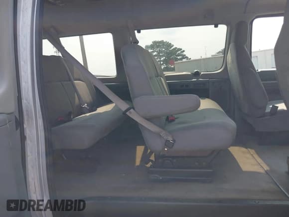 ✅ 2014 Ford Econoline Passenger XL • VIN: 1FBSS3BL9EDA85811 • Lot: 42385190. Wystawiony na IAAI z przebiegiem 78 000 mil. Bezpłatny archiwum sprzedaży aukcyjnych z USA i szczegółowy raport historii pojazdu na DreamBid. Zdjęcie 8.