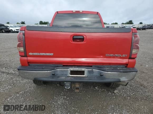 2005 Chevrolet Silverado 2500HD LT with VIN 1GCHK23215F888557, listed as a Copart auction lot 61552175 with 253,556 mi miles and Salvage title. Bid and sale history available at DreamBid. Image 6.