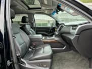 ✅ 2015 Chevrolet Suburban LT • VIN: 1GNSKJKC0FR179233 • Lot: 83858054. Wystawiony na Copart z przebiegiem 163 642 mil. Bezpłatny archiwum sprzedaży aukcyjnych z USA i szczegółowy raport historii pojazdu na DreamBid. Zdjęcie 5.