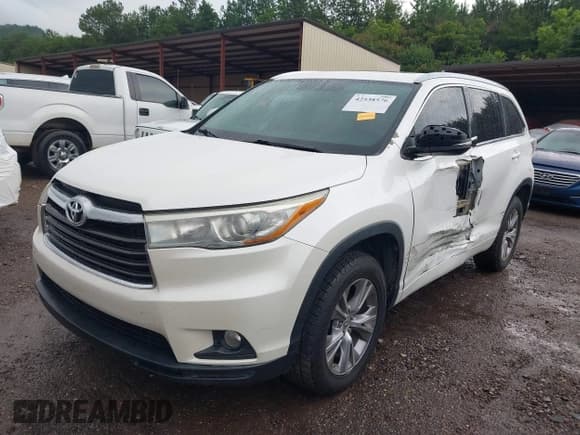 ✅ 2015 Toyota Highlander XLE • VIN: 5TDKKRFH6FS092841 • Lot: 42538576. Wystawiony na IAAI z przebiegiem 180 556 mil. Bezpłatny archiwum sprzedaży aukcyjnych z USA i szczegółowy raport historii pojazdu na DreamBid. Zdjęcie 2.
