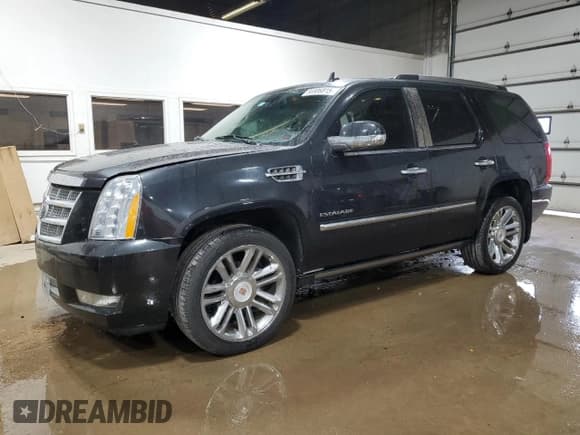 ✅ 2013 Cadillac Escalade Platinum Edition • VIN: 1GYS4DEF7DR240482 • Лот: 56906815. Опубликован ранее на Copart с пробегом 147 774 миль. Бесплатный доступ к архиву аукционных продаж из США и подробный отчёт об истории автомобиля на DreamBid. Изображение 1.