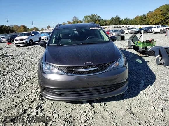 ✅ 2020 Chrysler Voyager LXi • VIN: 2C4RC1DG1LR144694 • Лот: 82588575. Опубликован ранее на Copart с пробегом 102 112 миль. Бесплатный доступ к архиву аукционных продаж из США и подробный отчёт об истории автомобиля на DreamBid. Изображение 14.