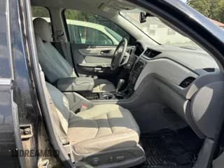 ✅ 2016 Chevrolet Traverse LTZ • VIN: 1GNKRJKDXGJ270191 • Lot: 43386619. Wystawiony na IAAI z przebiegiem 157 342 mil. Bezpłatny archiwum sprzedaży aukcyjnych z USA i szczegółowy raport historii pojazdu na DreamBid. Zdjęcie 5.