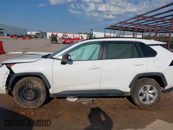 ✅ 2021 Toyota RAV4 LE • VIN: 2T3H1RFV1MW155391 • Lot: 43133561. Wystawiony na IAAI z przebiegiem 168 454 mil. Bezpłatny archiwum sprzedaży aukcyjnych z USA i szczegółowy raport historii pojazdu na DreamBid. Zdjęcie 14.