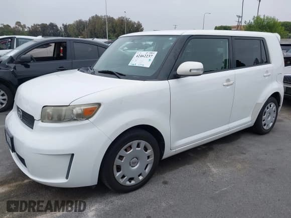 ✅ 2010 Scion xB • VIN: JTLZE4FE5A1114062 • Lot: 42462237. Wystawiony na IAAI z przebiegiem 215 664 mil. Bezpłatny archiwum sprzedaży aukcyjnych z USA i szczegółowy raport historii pojazdu na DreamBid. Zdjęcie 2.