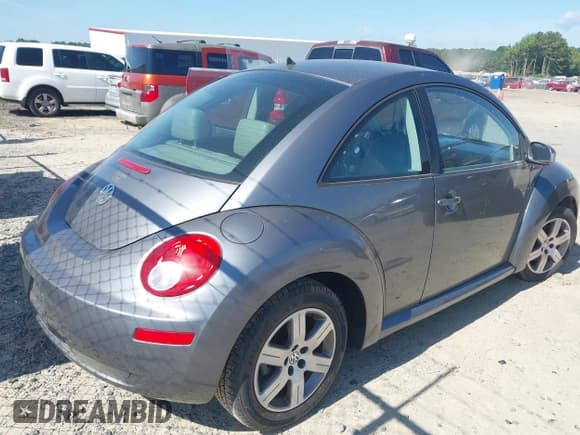 ✅ 2006 Volkswagen Beetle • VIN: 3VWPW31C96M411004 • Lot: 42551011. Wystawiony na IAAI z przebiegiem 95 514 mil. Bezpłatny archiwum sprzedaży aukcyjnych z USA i szczegółowy raport historii pojazdu na DreamBid. Zdjęcie 4.