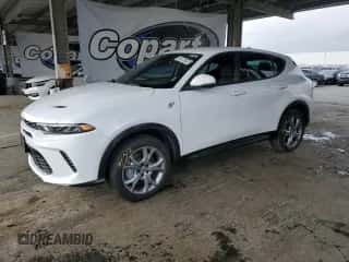 2024 Dodge Hornet R/T z VIN ZACPDFCW1R3A28605, wystawiony jako Copart lot #63086245 z przebiegiem 17 740 mil mil oraz Szkoda całkowita • Salvage title. Historia ofert i sprzedaży dostępna na DreamBid. Obrazek 1.