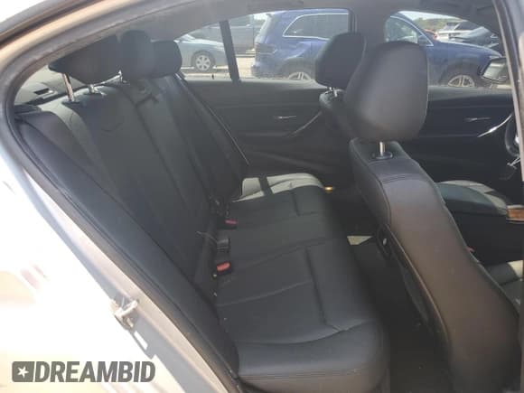 ✅ 2015 BMW 3 Series 328i • VIN: WBA3A5G51FNS88757 • Lot: 57448475. Wystawiony na Copart z przebiegiem 183 586 mil. Bezpłatny archiwum sprzedaży aukcyjnych z USA i szczegółowy raport historii pojazdu na DreamBid. Zdjęcie 10.