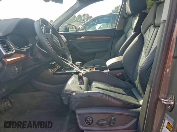 ✅ 2023 Audi Q5 Premium Plus • VIN: WA1E2BFY7P2107628 • Lot: 92935065. Wystawiony na Copart z przebiegiem 15 731 mil. Bezpłatny archiwum sprzedaży aukcyjnych z USA i szczegółowy raport historii pojazdu na DreamBid. Zdjęcie 7.