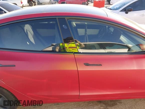 ✅ 2019 Tesla Model 3 Mid Range • VIN: 5YJ3E1EA9KF413156 • Lot: 40900002. Wystawiony na IAAI z przebiegiem 107 853 mil. Bezpłatny archiwum sprzedaży aukcyjnych z USA i szczegółowy raport historii pojazdu na DreamBid. Zdjęcie 12.