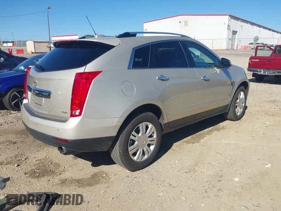 ✅ 2015 Cadillac SRX Luxury Collection • VIN: 3GYFNBE36FS537218 • Lot: 43509606. Wystawiony na IAAI z przebiegiem 89 408 mil. Bezpłatny archiwum sprzedaży aukcyjnych z USA i szczegółowy raport historii pojazdu na DreamBid. Zdjęcie 4.
