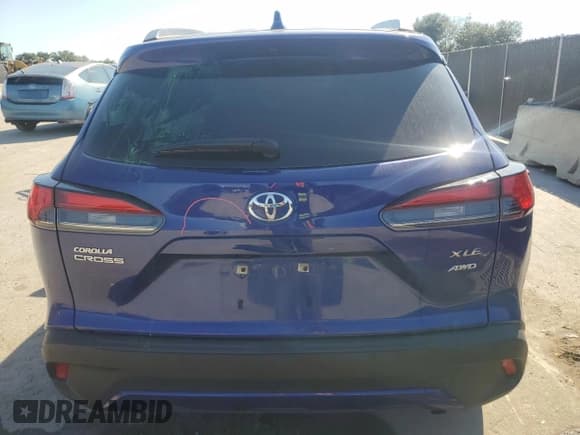 ✅ 2024 Toyota Corolla Cross XLE • VIN: 7MUDAABG6RV094383 • Lot: 90569075. Wystawiony na Copart z przebiegiem 44 825 mil. Bezpłatny archiwum sprzedaży aukcyjnych z USA i szczegółowy raport historii pojazdu na DreamBid. Zdjęcie 6.