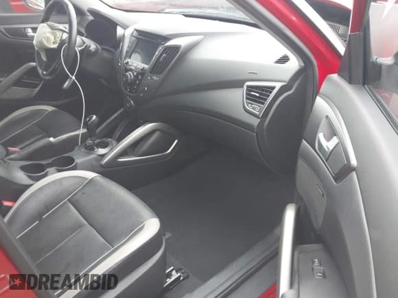 ✅ 2013 Hyundai Veloster Turbo • VIN: KMHTC6AE3DU096959 • Lot: 41749843. Wystawiony na IAAI z przebiegiem 87 662 mil. Bezpłatny archiwum sprzedaży aukcyjnych z USA i szczegółowy raport historii pojazdu na DreamBid. Zdjęcie 5.