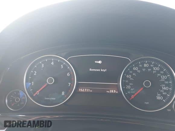 ✅ 2011 Volkswagen Touareg Sport • VIN: WVGFF9BP7BD000253 • Lot: 41512125. Listed on IAAI with 152,711 mi. Free auction sales archive from the USA and detailed vehicle history report at DreamBid. Image 7.