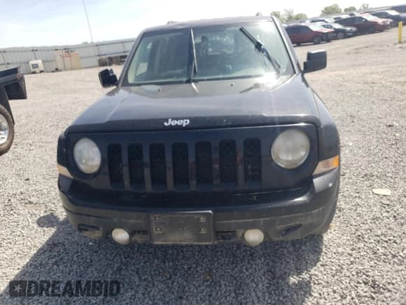 ✅ 2015 Jeep Patriot Latitude • VIN: 1C4NJPFA1FD262574 • Lot: 54128085. Wystawiony na Copart z przebiegiem Nie podano. Bezpłatny archiwum sprzedaży aukcyjnych z USA i szczegółowy raport historii pojazdu na DreamBid. Zdjęcie 5.