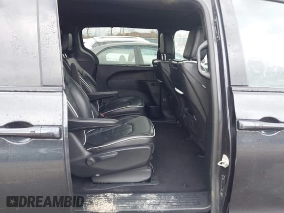 ✅ 2020 Chrysler Pacifica Hybrid Limited • VIN: 2C4RC1N74LR251205 • Lot: 43675212. Wystawiony na IAAI z przebiegiem 75 060 mil. Bezpłatny archiwum sprzedaży aukcyjnych z USA i szczegółowy raport historii pojazdu na DreamBid. Zdjęcie 8.