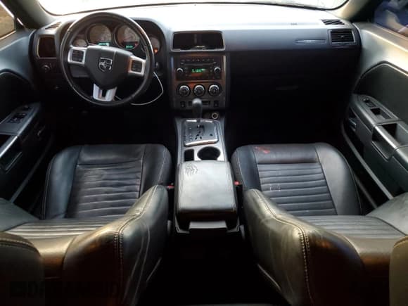 ✅ 2013 Dodge Challenger SXT • VIN: 2C3CDYAG1DH680654 • Lot: 79269494. Wystawiony na Copart z przebiegiem 145 371 mil. Bezpłatny archiwum sprzedaży aukcyjnych z USA i szczegółowy raport historii pojazdu na DreamBid. Zdjęcie 8.