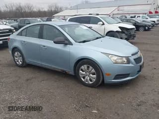 ✅ 2012 Chevrolet Cruze LS • VIN: 1G1PC5SH8C7325604 • Лот: 43695782. Опубликован ранее на IAAI с пробегом 196 558 миль. Бесплатный доступ к архиву аукционных продаж из США и подробный отчёт об истории автомобиля на DreamBid. Изображение 1.