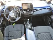 ✅ 2022 Toyota C-HR XLE • VIN: NMTKHMBX8NR143249 • Лот: 89708895. Опубликован ранее на Copart с пробегом 49 972 миль. Бесплатный доступ к архиву аукционных продаж из США и подробный отчёт об истории автомобиля на DreamBid. Изображение 8.