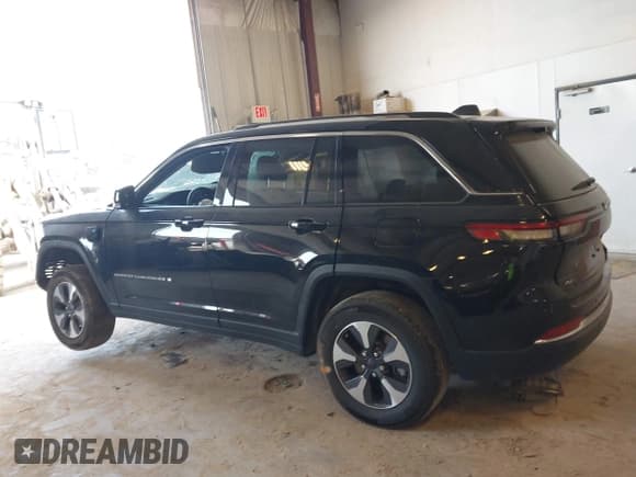 ✅ 2022 Jeep Grand Cherokee • VIN: 1C4RJYB63N8721023 • Lot: 42327185. Listed on IAAI with Not provided. Free auction sales archive from the USA and detailed vehicle history report at DreamBid. Image 13.
