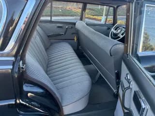 ✅ 1965 Mercedes-Benz 220 • VIN: 12012661 • Lot: 43287125. Wystawiony na Copart z przebiegiem 80 861 mil. Bezpłatny archiwum sprzedaży aukcyjnych z USA i szczegółowy raport historii pojazdu na DreamBid. Zdjęcie 6.