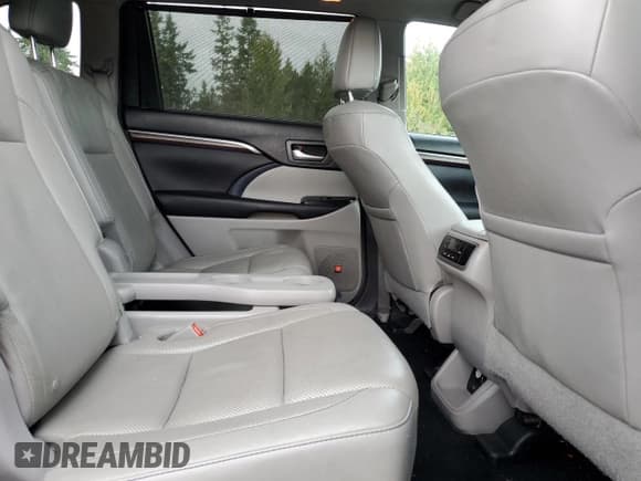 ✅ 2016 Toyota Highlander Limited • VIN: 5TDDKRFHXGS335609 • Lot: 89877255. Listed on Copart with 112,121 mi. Free auction sales archive from the USA and detailed vehicle history report at DreamBid. Image 11.