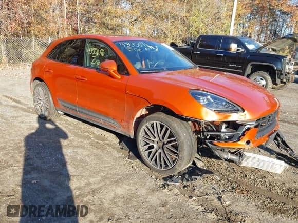✅ 2024 Porsche Macan • VIN: WP1AA2A52RLB12848 • Lot: 43556716. Wystawiony na IAAI z przebiegiem 25 320 mil. Bezpłatny archiwum sprzedaży aukcyjnych z USA i szczegółowy raport historii pojazdu na DreamBid. Zdjęcie 1.
