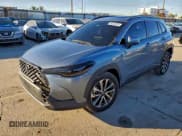 ✅ 2024 Toyota Corolla Cross XLE • VIN: 7MUDAAAG0RV072946 • Lot: 96832235. Wystawiony na Copart z przebiegiem 48 881 mil. Bezpłatny archiwum sprzedaży aukcyjnych z USA i szczegółowy raport historii pojazdu na DreamBid. Zdjęcie 1.