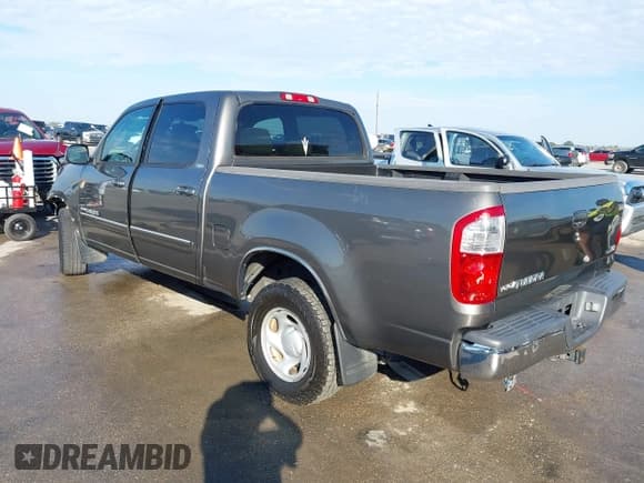 ✅ 2005 Toyota Tundra SR5 • VIN: 5TBET34105S486064 • Lot: 43339005. Listed on IAAI with 198,899 mi. Free auction sales archive from the USA and detailed vehicle history report at DreamBid. Image 3.