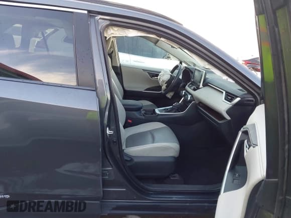 ✅ 2019 Toyota RAV4 Hybrid Limited • VIN: 2T3DWRFV3KW024511 • Lot: 43544255. Listed on IAAI with 192,304 mi. Free auction sales archive from the USA and detailed vehicle history report at DreamBid. Image 5.