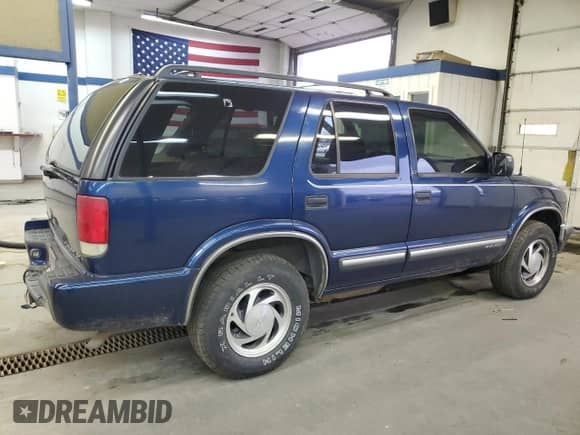 2000 Chevrolet Blazer LT with VIN 1GNDT13W6Y2372092, listed as a Copart auction lot 85784644 with 128,379 mi miles and Salvage title. Bid and sale history available at DreamBid. Image 3.