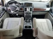 ✅ 2010 Chrysler Town & Country Touring Plus • VIN: 2A4RR8DX6AR441295 • Lot: 69344485. Wystawiony na Copart z przebiegiem 180 037 mil. Bezpłatny archiwum sprzedaży aukcyjnych z USA i szczegółowy raport historii pojazdu na DreamBid. Zdjęcie 8.