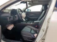 ✅ 2024 Mazda CX-30 S Premium • VIN: 3MVDMBDM2RM600235 • Lot: 86237855. Wystawiony na Copart z przebiegiem Nie podano. Bezpłatny archiwum sprzedaży aukcyjnych z USA i szczegółowy raport historii pojazdu na DreamBid. Zdjęcie 7.