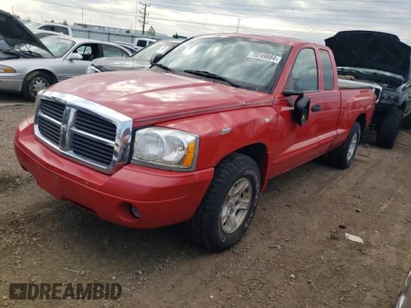 2005 Dodge Dakota SLT z VIN 1D7HW42N45S200091, wystawiony jako Copart lot #70249884 z przebiegiem 142 367 mil mil oraz Szkoda całkowita • Salvage title. Historia ofert i sprzedaży dostępna na DreamBid. Obrazek 1.