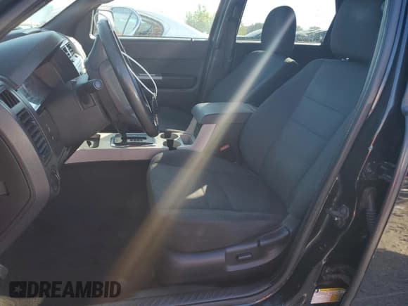 ✅ 2011 Ford Escape XLT • VIN: 1FMCU0D75BKA26704 • Lot: 84446025. Wystawiony na Copart z przebiegiem 253 540 mil. Bezpłatny archiwum sprzedaży aukcyjnych z USA i szczegółowy raport historii pojazdu na DreamBid. Zdjęcie 7.