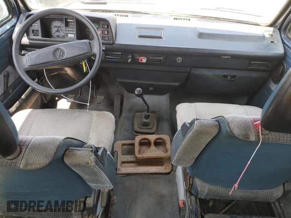 ✅ 1987 Volkswagen Vanagon • VIN: WV2YB0250HH093218 • Lot: 62378505. Wystawiony na Copart z przebiegiem 138 496 mil. Bezpłatny archiwum sprzedaży aukcyjnych z USA i szczegółowy raport historii pojazdu na DreamBid. Zdjęcie 8.