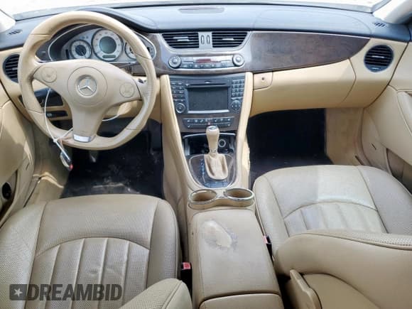 ✅ 2010 Mercedes-Benz CLS 550 • VIN: WDDDJ7CB8AA163095 • Лот: 63493115. Опубликован ранее на Copart с пробегом 70 901 миль. Бесплатный доступ к архиву аукционных продаж из США и подробный отчёт об истории автомобиля на DreamBid. Изображение 8.