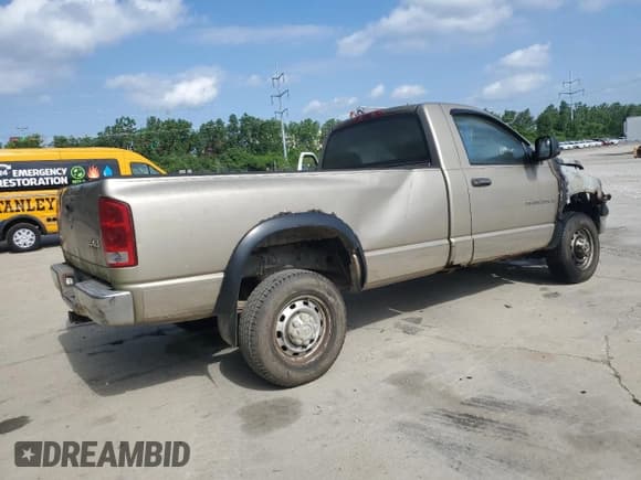 ✅ 2005 Dodge 2500 ST • VIN: 3D7KS26D55G817868 • Lot: 63624165. Wystawiony na Copart z przebiegiem Nie podano. Bezpłatny archiwum sprzedaży aukcyjnych z USA i szczegółowy raport historii pojazdu na DreamBid. Zdjęcie 3.