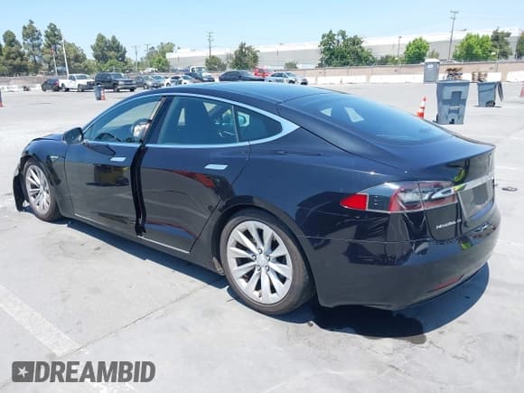 ✅ 2016 Tesla Model S 90D • VIN: 5YJSA1E28GF138208 • Lot: 42432676. Wystawiony na IAAI z przebiegiem 141 356 mil. Bezpłatny archiwum sprzedaży aukcyjnych z USA i szczegółowy raport historii pojazdu na DreamBid. Zdjęcie 3.