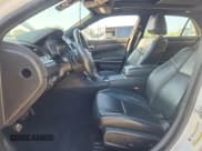 ✅ 2022 Chrysler 300 S • VIN: 2C3CCABGXNH135143 • Lot: 80745945. Wystawiony na Copart z przebiegiem Nie podano. Bezpłatny archiwum sprzedaży aukcyjnych z USA i szczegółowy raport historii pojazdu na DreamBid. Zdjęcie 7.