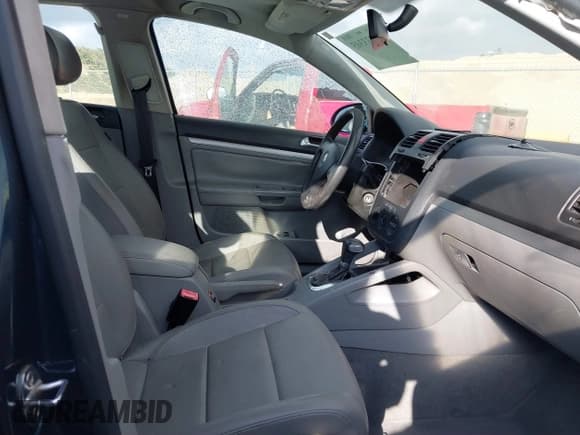 ✅ 2006 Volkswagen Jetta 2.5L • VIN: 3VWRG71K66M670828 • Лот: 40401533. Опубликован ранее на IAAI с пробегом 253 586 миль. Бесплатный доступ к архиву аукционных продаж из США и подробный отчёт об истории автомобиля на DreamBid. Изображение 5.