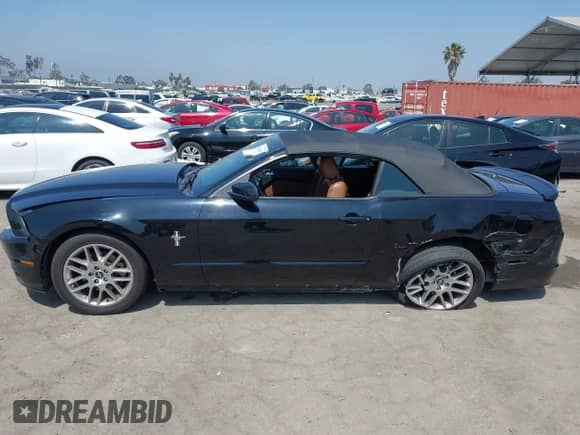 2014 Ford Mustang V6 с VIN 1ZVBP8EM0E5275146, выставлен на аукционе IAAI как лот 42606251 с пробегом 42 663 миль миль и . История ставок и продаж доступна на DreamBid. Изображение 15.