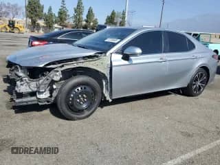 2020 Toyota Camry SE with VIN 4T1M11AK0LU935872, listed as a Copart auction lot 61269605 with 132,125 mi miles and Salvage title. Bid and sale history available at DreamBid. Image 1.