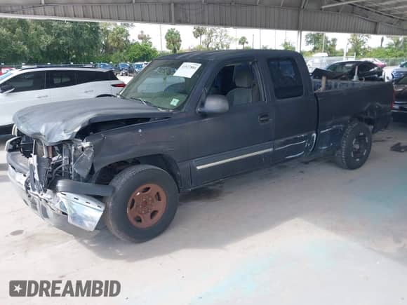 ✅ 2004 Chevrolet Silverado 1500 LS • VIN: 2GCEC19V241168072 • Lot: 43527884. Wystawiony na IAAI z przebiegiem Nie podano mil. Skorzystaj z bezpłatnego archiwum sprzedaży aukcyjnych z USA i zobacz szczegółowy raport historii pojazdu na DreamBid. Zdjęcie 2.