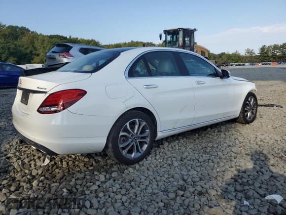 ✅ 2017 Mercedes-Benz C 300 • VIN: 55SWF4KB0HU214223 • Lot: 80907415. Listed on Copart with 84,952 mi. Free auction sales archive from the USA and detailed vehicle history report at DreamBid. Image 3.